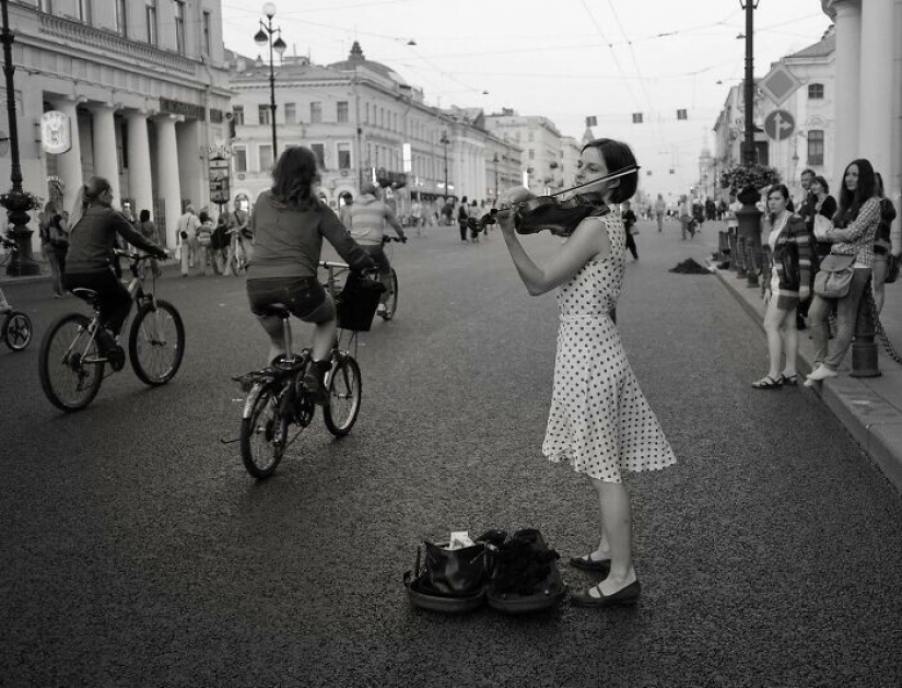 Fotos de una persona, que está de viaje en Rusia con una cámara en sus manos