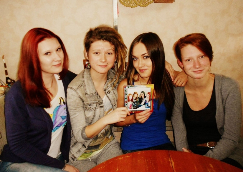 Four girlfriends from Russia 7 years did a joint photo, and this is what came of it Four girlfriends from Russia 7 years did a joint photo, and this is what came of it