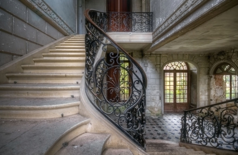 Fragments of old France: abandoned buildings of incredible beauty Fragments of old France: abandoned buildings of incredible beauty