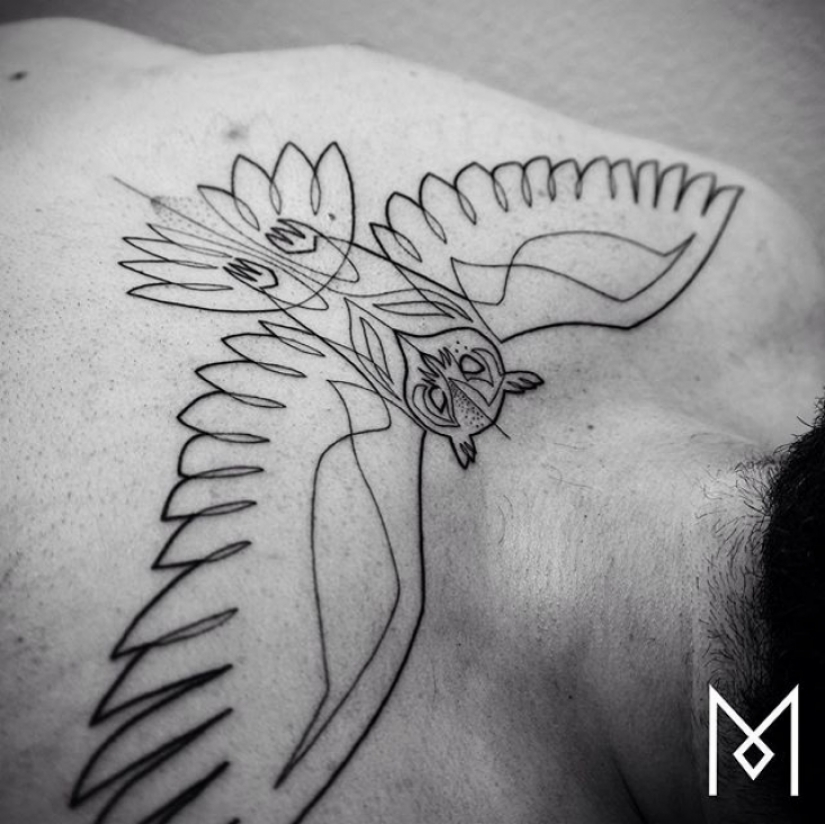 Fresco y minimalista tatuaje, dibujado con una sola línea