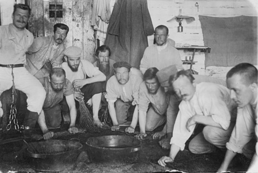From hard labor to the Gulag: the lives of the inhabitants of Russian prisons and camps on archival photos From hard labor to the Gulag: the lives of the inhabitants of Russian prisons and camps on archival photos