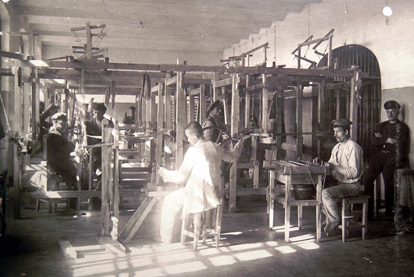 From hard labor to the Gulag: the lives of the inhabitants of Russian prisons and camps on archival photos From hard labor to the Gulag: the lives of the inhabitants of Russian prisons and camps on archival photos