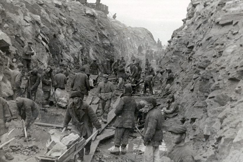 From hard labor to the Gulag: the lives of the inhabitants of Russian prisons and camps on archival photos From hard labor to the Gulag: the lives of the inhabitants of Russian prisons and camps on archival photos