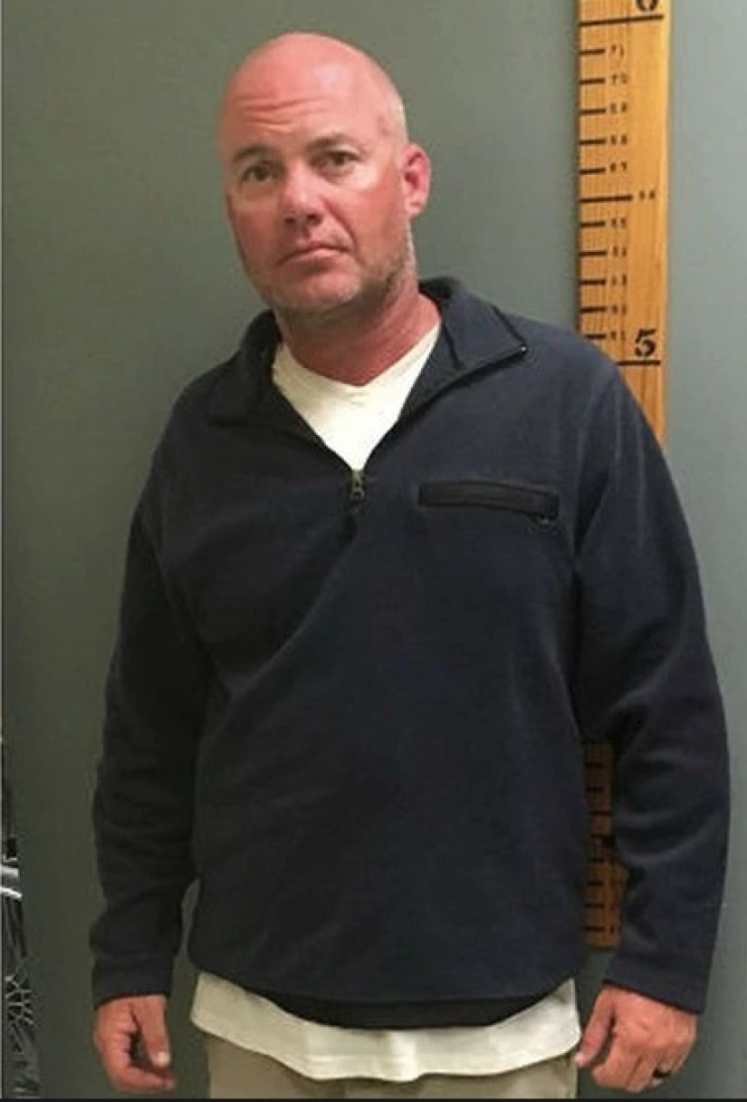 Fuera de la ley: el maestro y la COP de Louisiana fue el rodaje de pornografía infantil