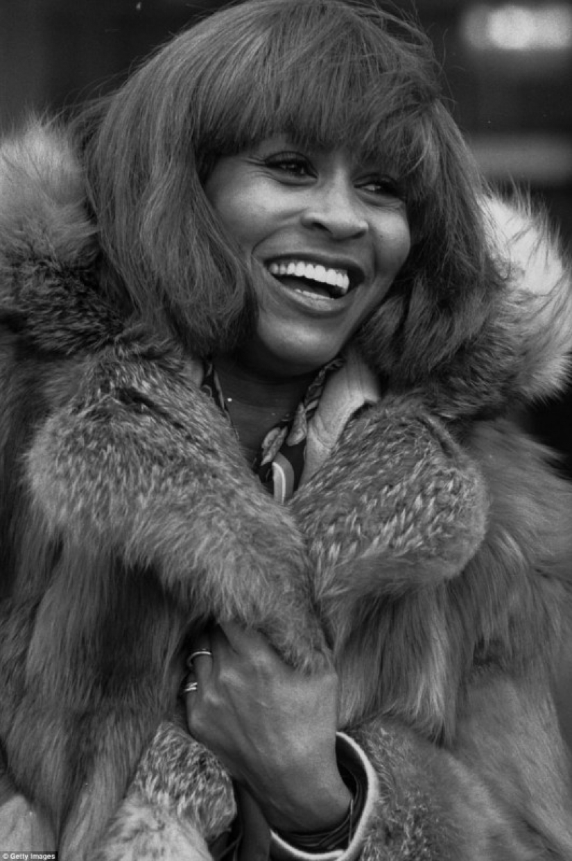 Furs, cigars and the paparazzi: how celebs traveled in the 70's
