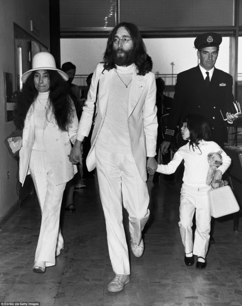 Furs, cigars and the paparazzi: how celebs traveled in the 70's