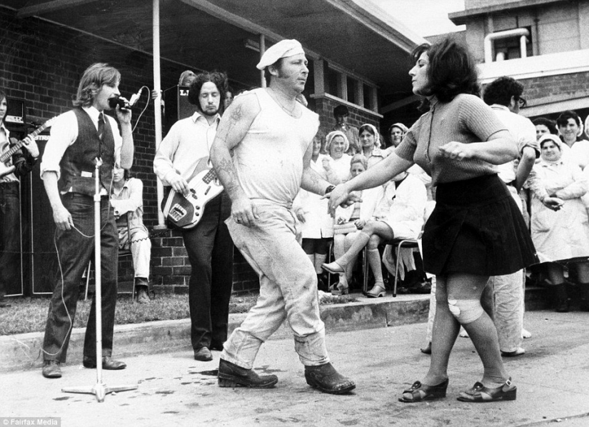 Girls in bikinis, freedom and unemployment: how to live in Australia in the 70s Girls in bikinis, freedom and unemployment: how to live in Australia in the 70s