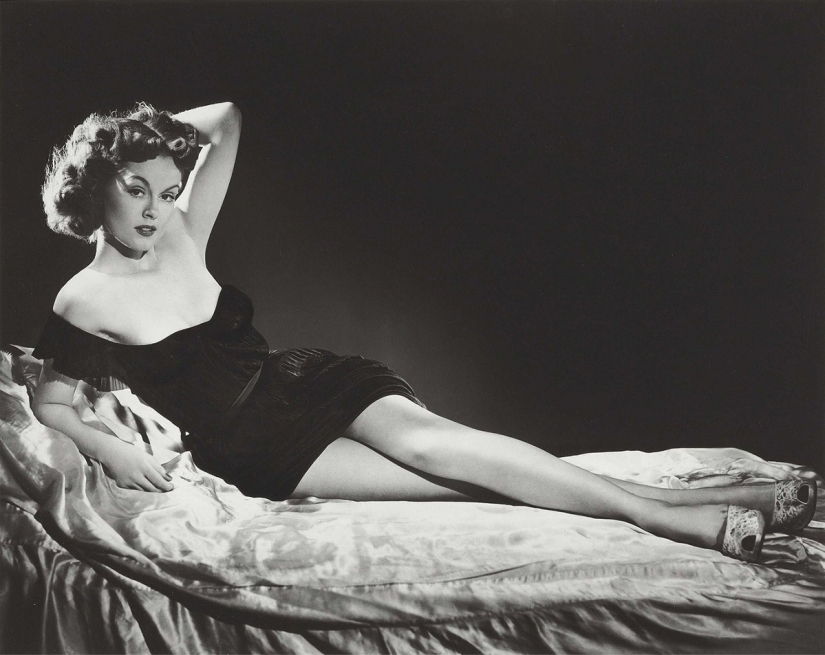 Girls, set the tone in the pinup fashion 1950s