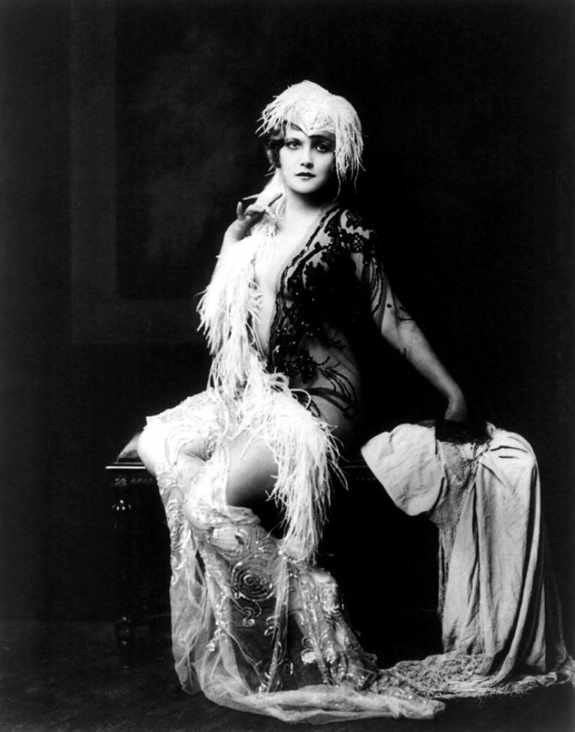 "Girls Zigfeld": the most sexy actress of Broadway 1920-ies "Girls Zigfeld": the most sexy actress of Broadway 1920-ies