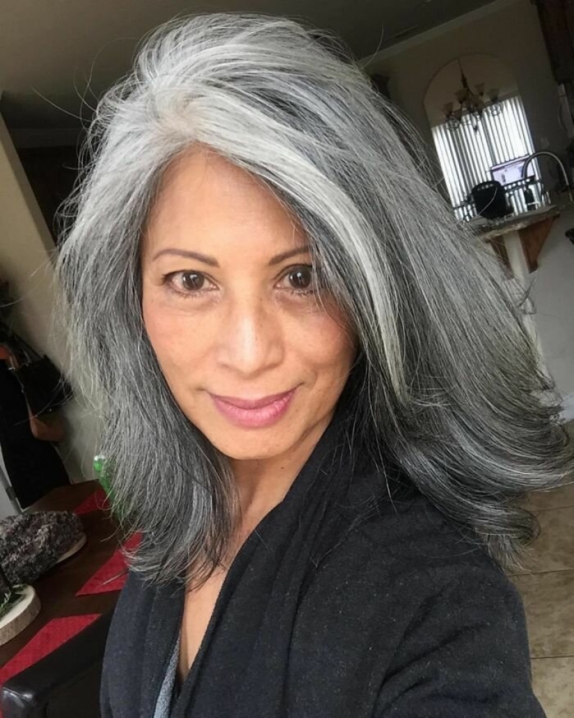Historias inspiradoras de mujeres que aceptar y amar a su pelo gris Historias inspiradoras de mujeres que aceptar y amar a su pelo gris