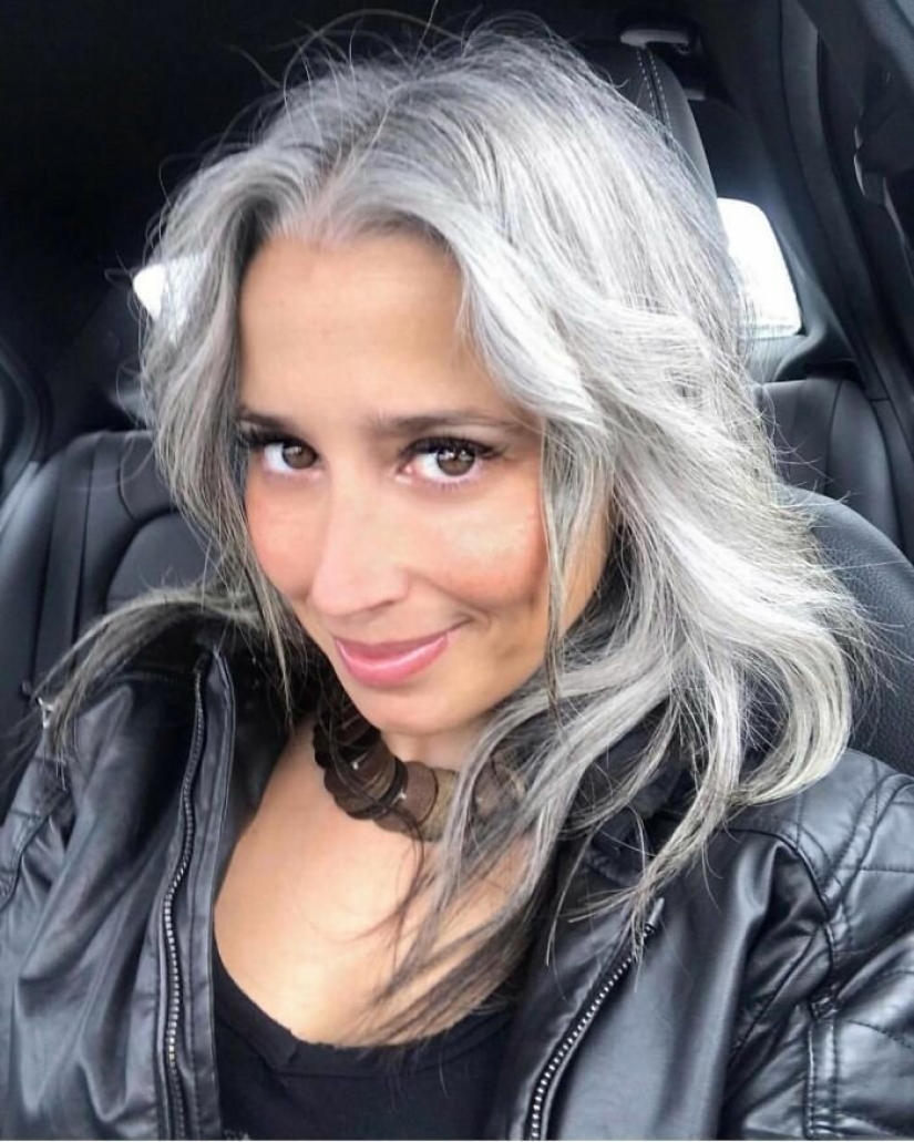 Historias inspiradoras de mujeres que aceptar y amar a su pelo gris Historias inspiradoras de mujeres que aceptar y amar a su pelo gris