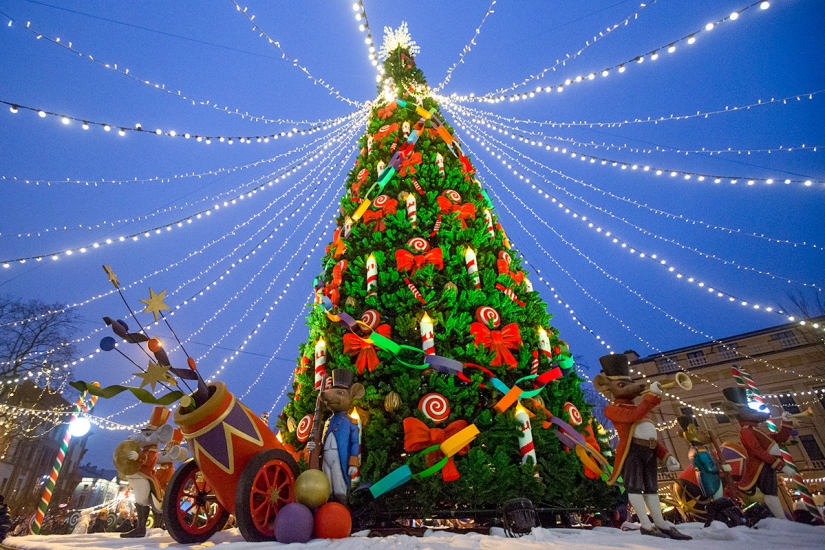 Holiday lights in Russia: as decorated for the New year, the Russian city