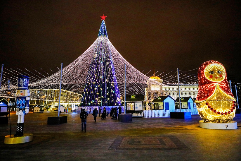 Holiday lights in Russia: as decorated for the New year, the Russian city