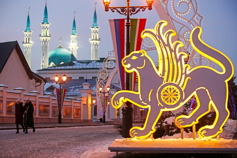 Holiday lights in Russia: as decorated for the New year, the Russian city