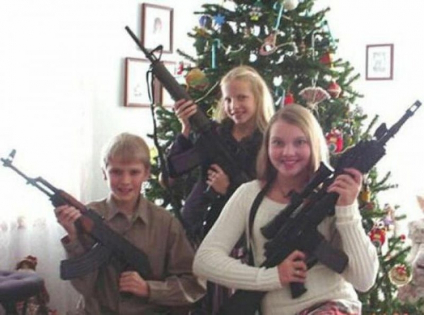 Holy smoke, two guns: Americans wielding guns that "Santa brought for Christmas"