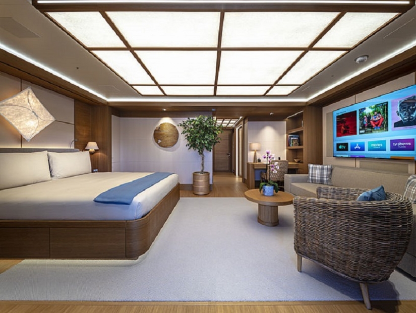 How does the 136-metre Charter yacht Flying Fox