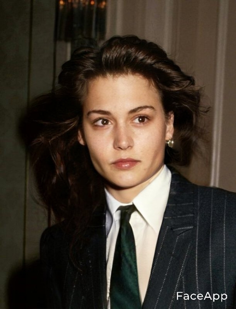 How to look like a female version of johnny Depp, Leonardo DiCaprio and other celebrities of FaceApp