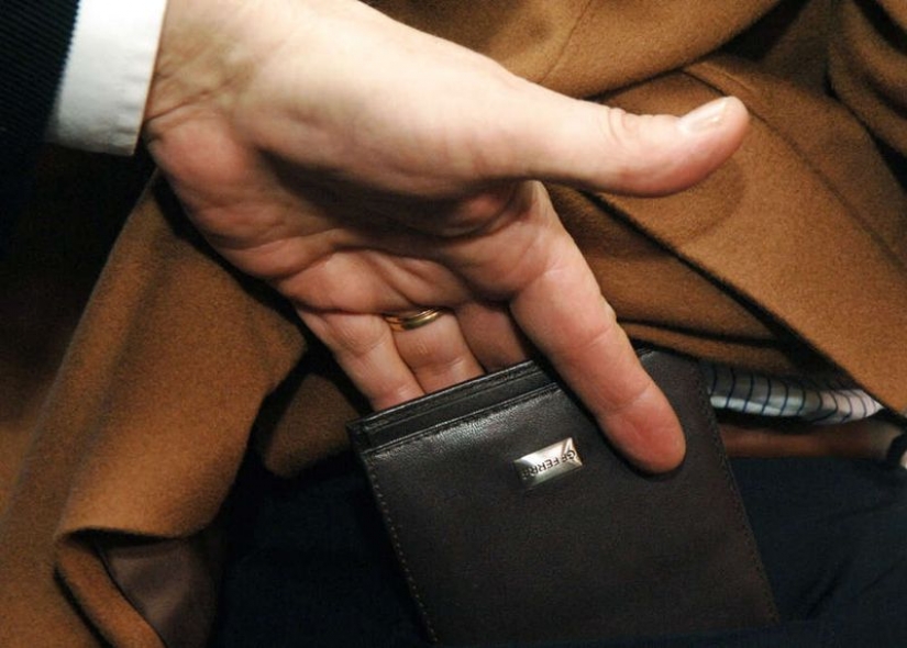 How to operate German pickpockets: 11 receptions on the eve of Christmas and New year How to operate German pickpockets: 11 receptions on the eve of Christmas and New year