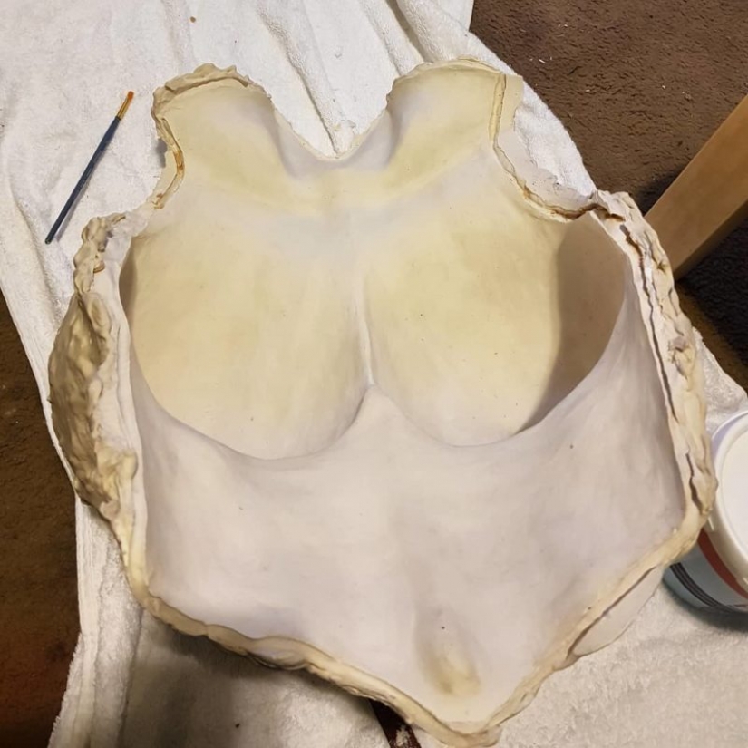 Huge Breasts, long hair and appetizing ass: cosplayer barely recognized the image of a girl