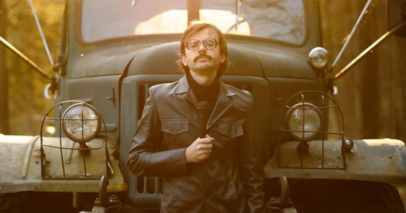 "I play beer, champagne, and a dead body of an ant": the story of an actor and man-meme Anton Lapenko "I play beer, champagne, and a dead body of an ant": the story of an actor and man-meme Anton Lapenko