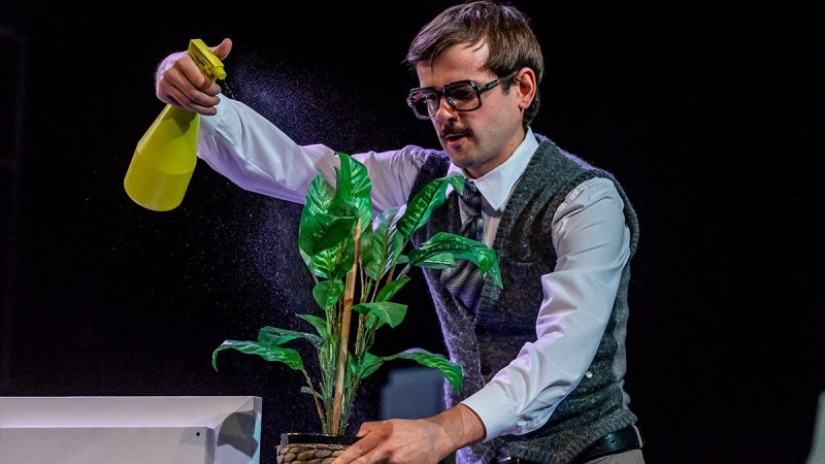 "I play beer, champagne, and a dead body of an ant": the story of an actor and man-meme Anton Lapenko "I play beer, champagne, and a dead body of an ant": the story of an actor and man-meme Anton Lapenko