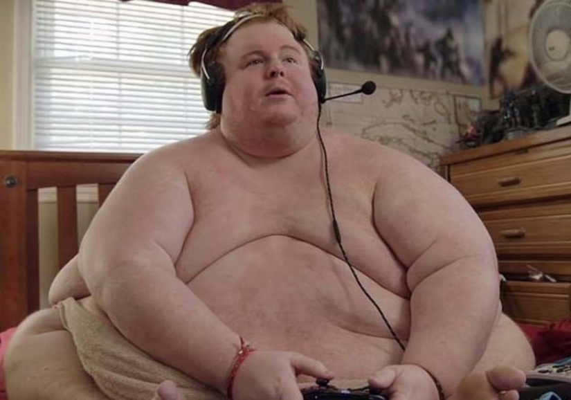 "I will eat until I die!": a guy who weighs 320 kg told about his life