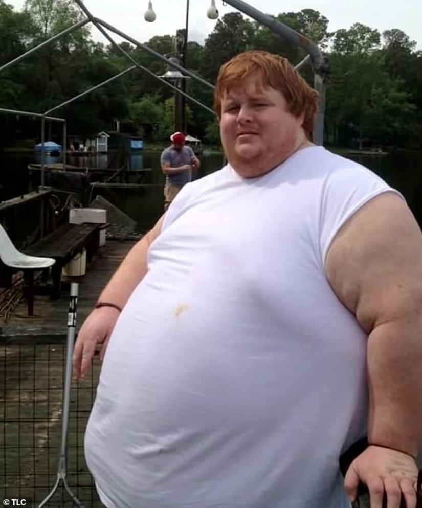 "I will eat until I die!": a guy who weighs 320 kg told about his life