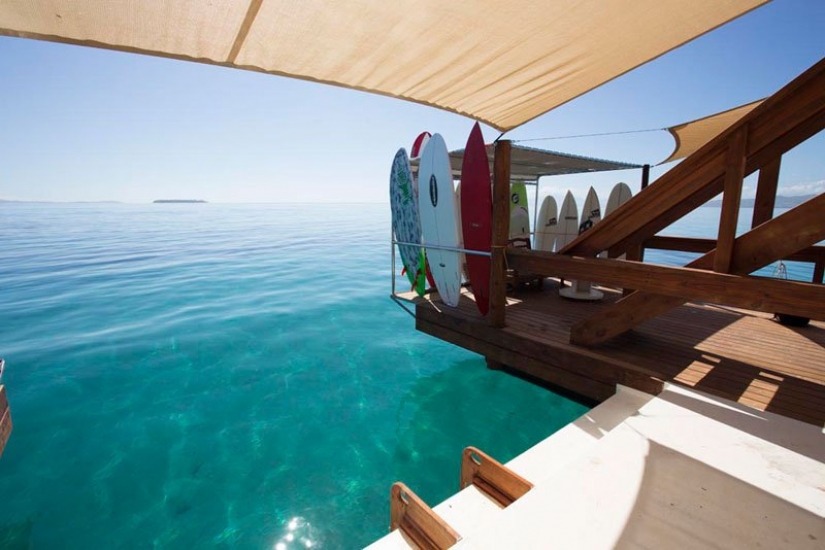Impresionante barra flotante en Fiji
