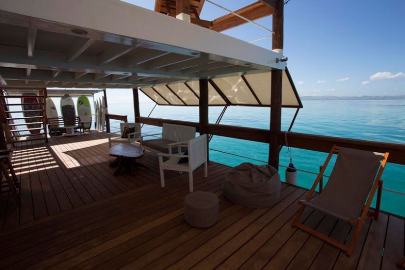 Impresionante barra flotante en Fiji