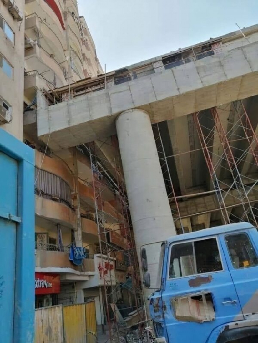 In Egypt, build high-speed flyover of 50 cm from the houses In Egypt, build high-speed flyover of 50 cm from the houses