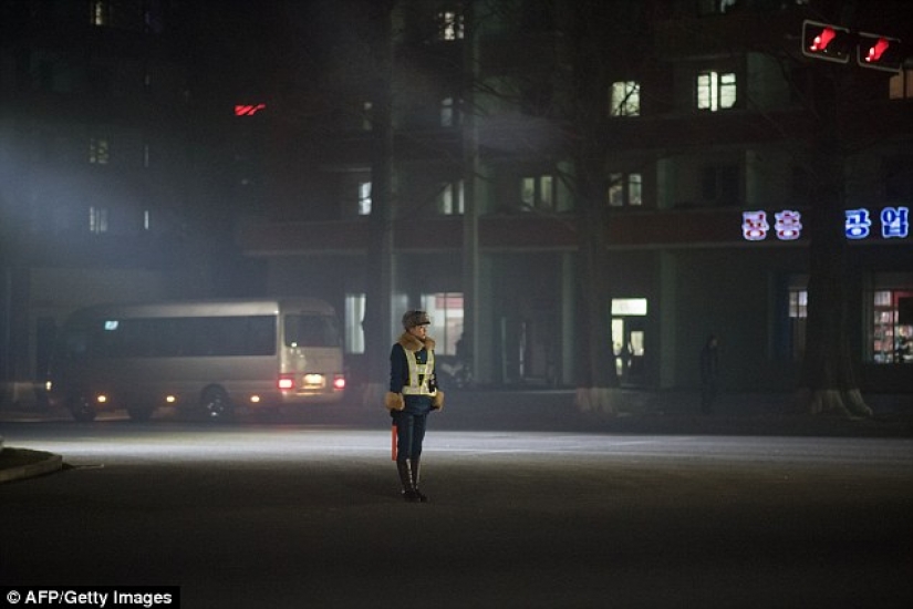 In the North Korean traffic police choose only pretty girls In the North Korean traffic police choose only pretty girls