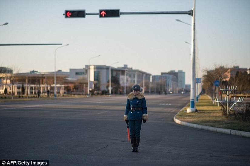 In the North Korean traffic police choose only pretty girls In the North Korean traffic police choose only pretty girls