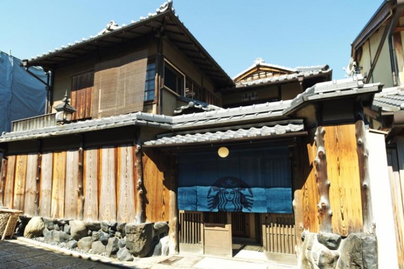 In the three hundred year old Japanese house was opened the most picturesque Starbucks in the world In the three hundred year old Japanese house was opened the most picturesque Starbucks in the world