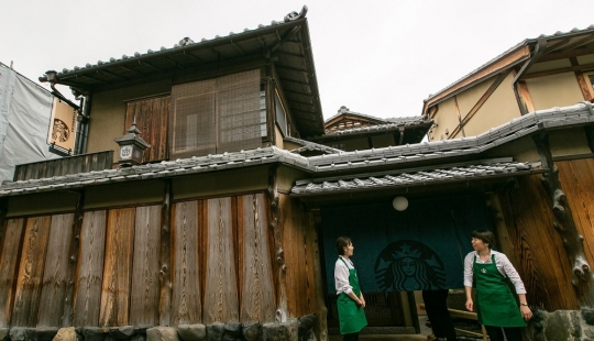 In the three hundred year old Japanese house was opened the most picturesque Starbucks in the world