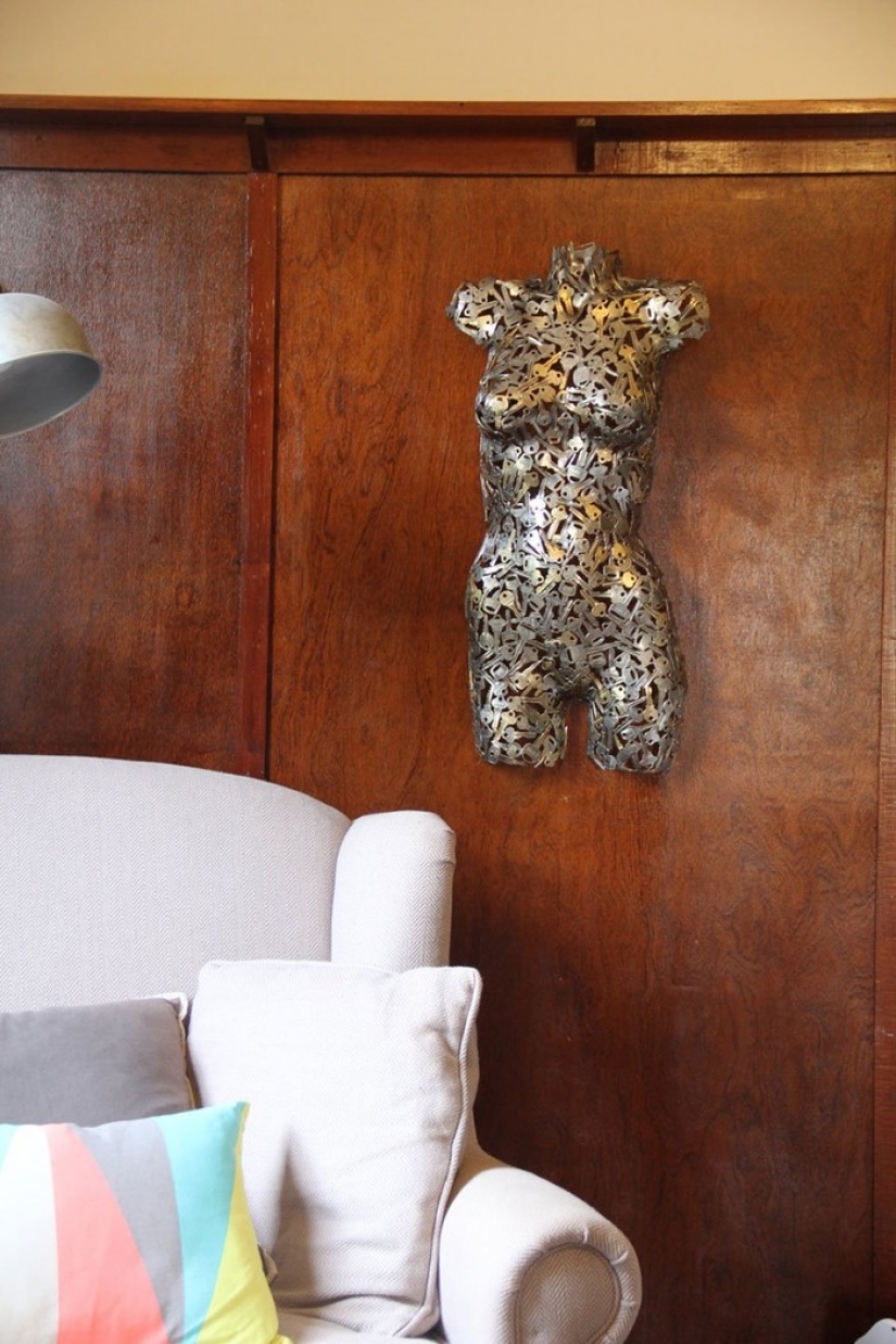 Incredible items of old keys and coins Incredible items of old keys and coins