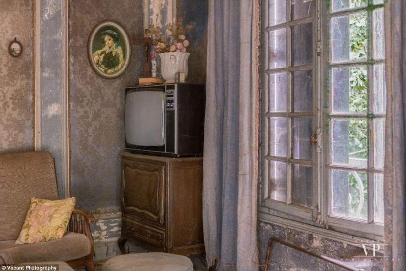 Inside the mysterious French mansion, which is 20 years worth of abandoned