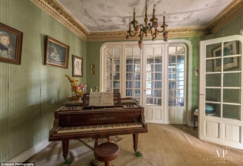 Inside the mysterious French mansion, which is 20 years worth of abandoned