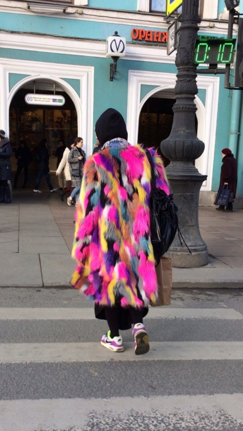Intelligent crazy, or Strange fashion of St. Petersburg streets Intelligent crazy, or Strange fashion of St. Petersburg streets