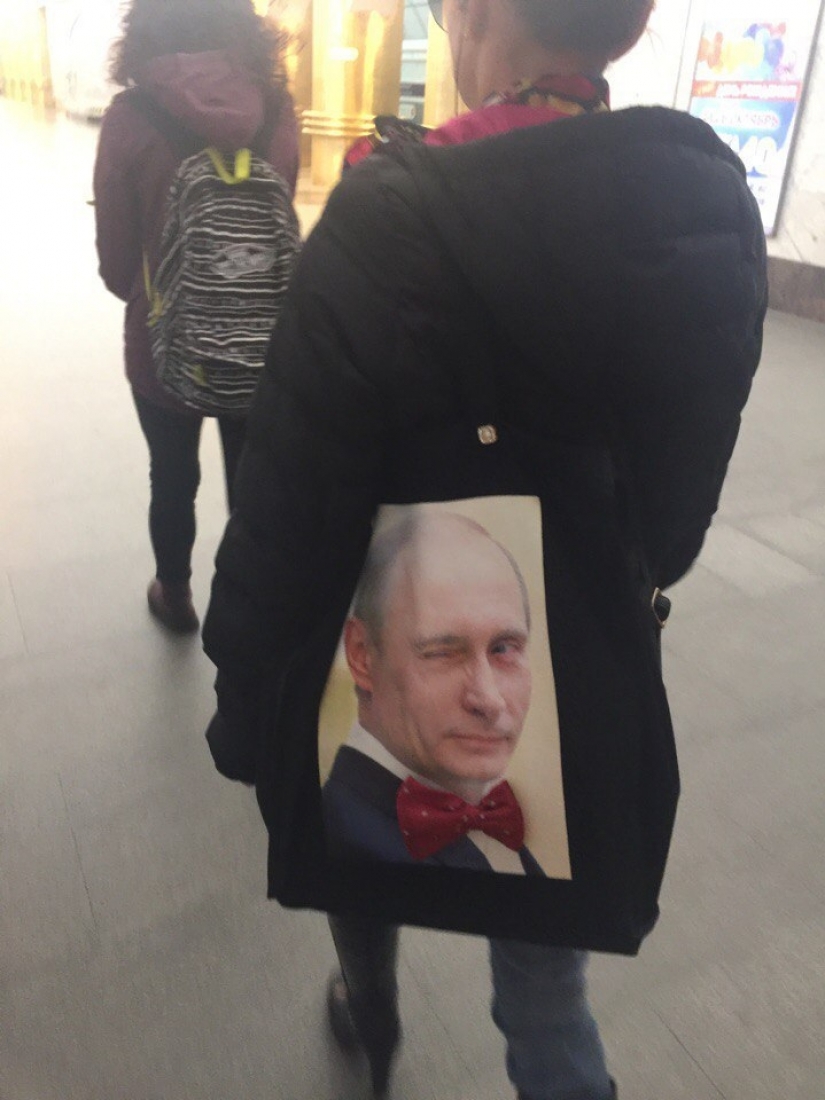 Intelligent crazy, or Strange fashion of St. Petersburg streets Intelligent crazy, or Strange fashion of St. Petersburg streets