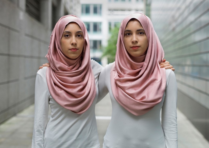 Is it like the twins as it seems? Project London photographer about the uniqueness of twins Is it like the twins as it seems? Project London photographer about the uniqueness of twins