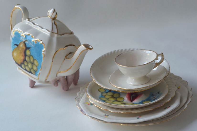 Israeli sculptor creates ceramic tableware that can run away from you