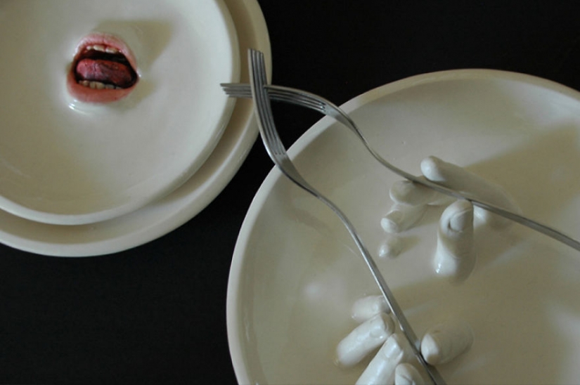 Israeli sculptor creates ceramic tableware that can run away from you