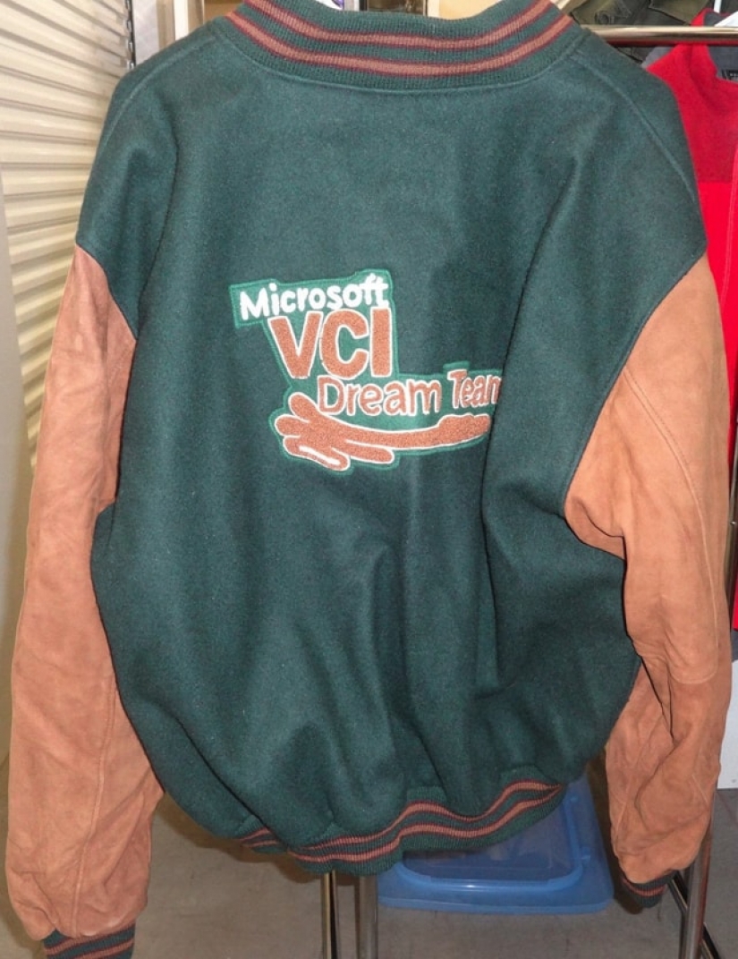 It turns out that without Steve jobs in the 1980s, years Apple was selling clothes