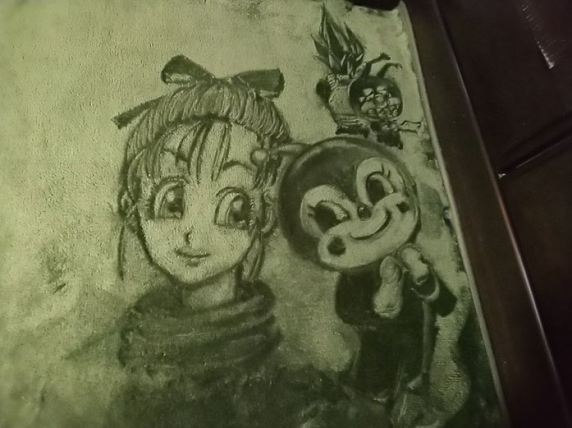 Japanese woman interested to vacuum just so, and she draws on the carpets of the picture Japanese woman interested to vacuum just so, and she draws on the carpets of the picture