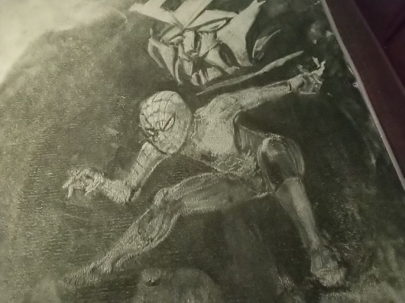 Japanese woman interested to vacuum just so, and she draws on the carpets of the picture Japanese woman interested to vacuum just so, and she draws on the carpets of the picture