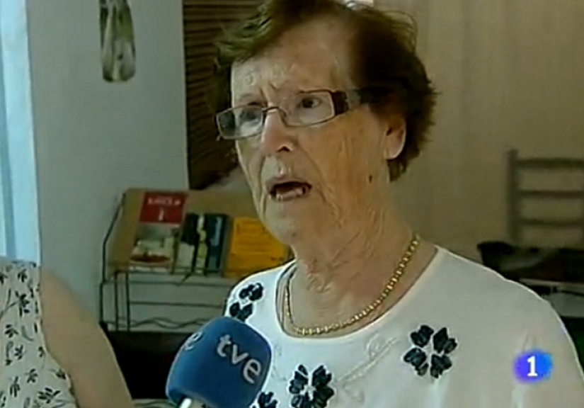 Jesús o el papa? Como un roto mural ha enriquecido a toda la ciudad Jesús o el papa? Como un roto mural ha enriquecido a toda la ciudad