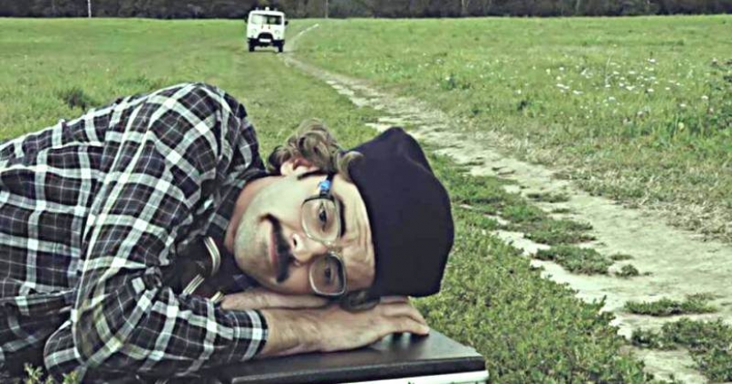 "Juego de la cerveza, champagne, y un cuerpo muerto de una hormiga": la historia de un actor y hombre de meme Anton Lapenko "Juego de la cerveza, champagne, y un cuerpo muerto de una hormiga": la historia de un actor y hombre de meme Anton Lapenko