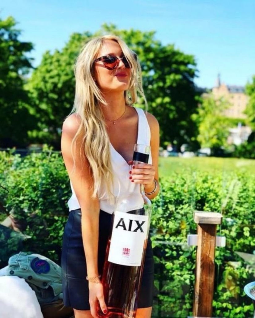 Juventud dorada cuenta con frescos las fotos de las vacaciones Juventud dorada cuenta con frescos las fotos de las vacaciones