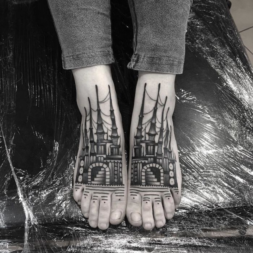 La ciudad por encima de la suela: exquisita arquitectura del tatuaje