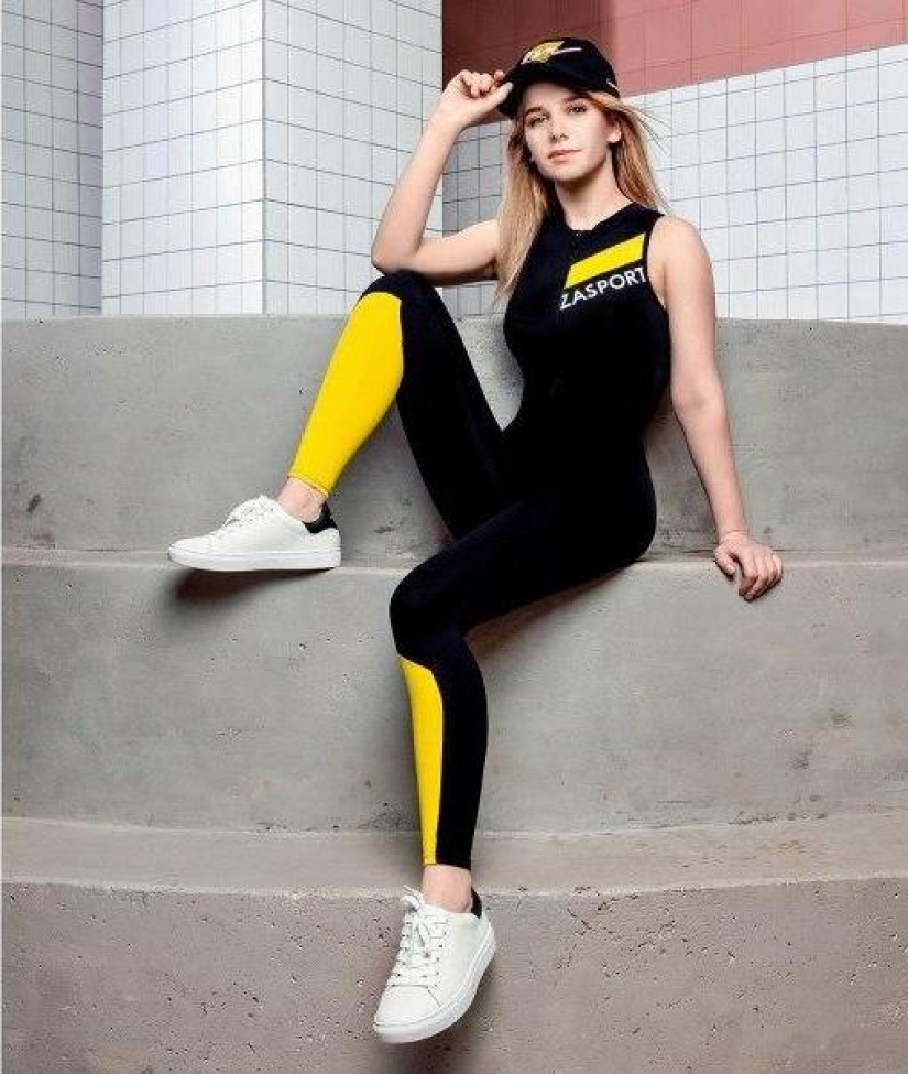 La enfermera, que llevaba un traje transparente sobre el traje de baño, se convirtió en el rostro de los deportes de la marca La enfermera, que llevaba un traje transparente sobre el traje de baño, se convirtió en el rostro de los deportes de la marca